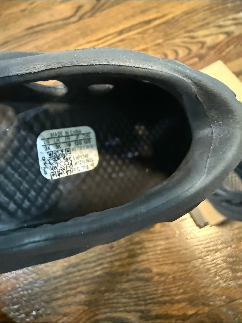 Yeezy Foam RNNR Kids Slippers in Black